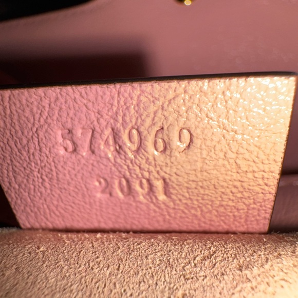 GG Mini Marmont Shoulder Bag | Calfskin Enamel Matelasse Diagonal Torchon - Picture 6 of 6